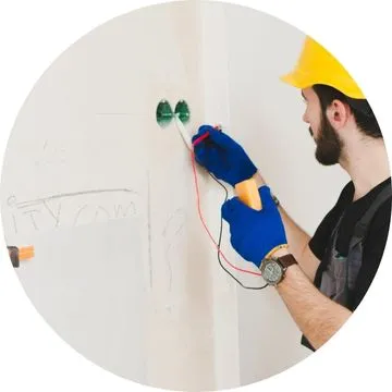 Eletricista 24hs em São Paulo SP especializado em emergências elétricas, com chegada entre 30 e 40 minutos e garantia em todos os serviços.